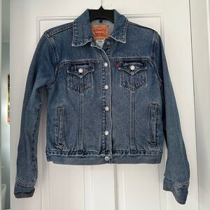 Levi’s Classic Denim Trucker Jean Jacket Light Wash in Size Medium